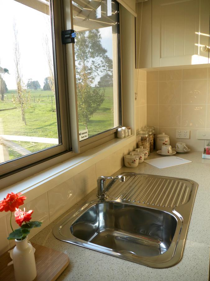 Little Lake Cottage Nyora Exterior photo