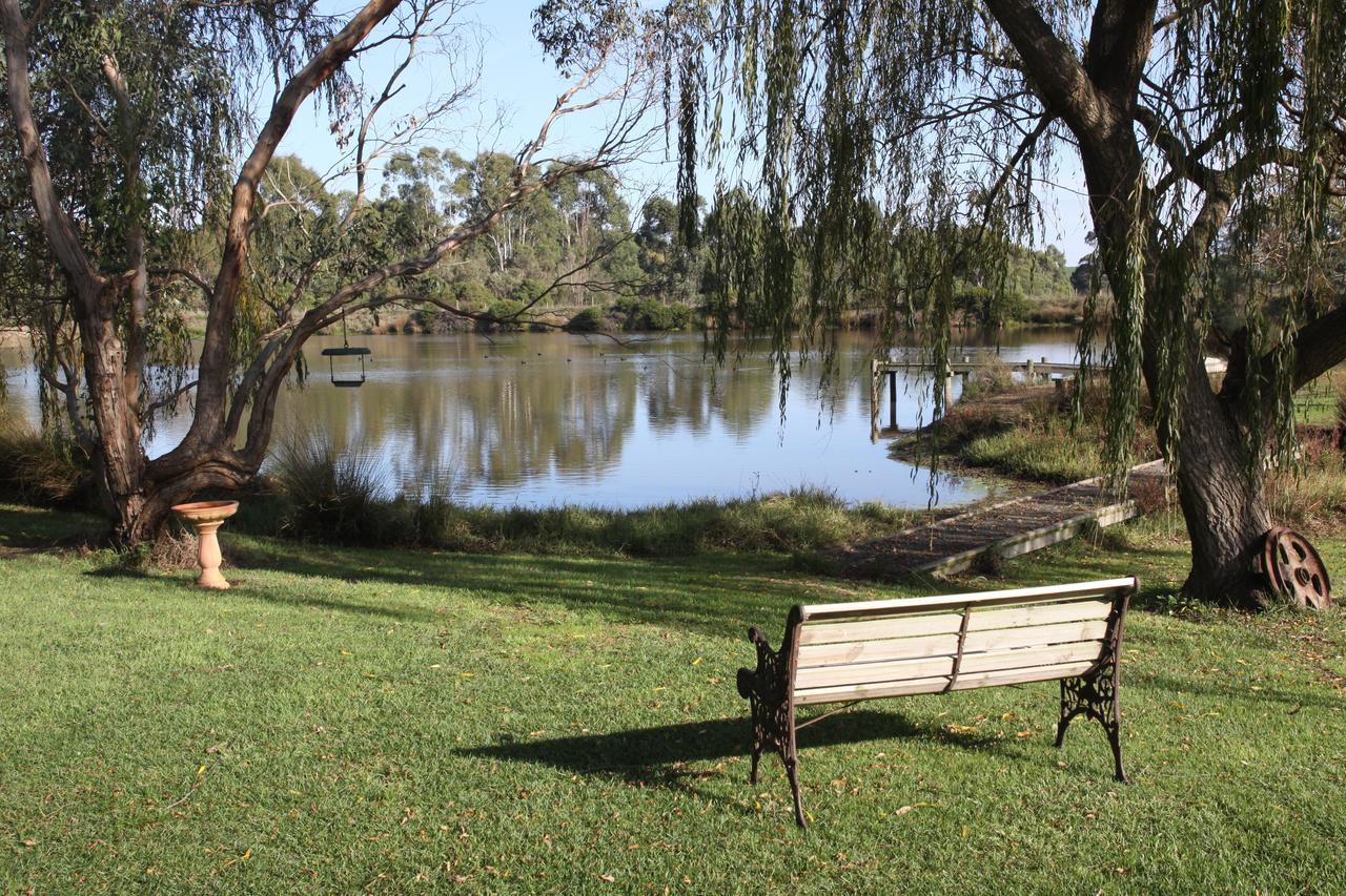 Little Lake Cottage Nyora Exterior photo